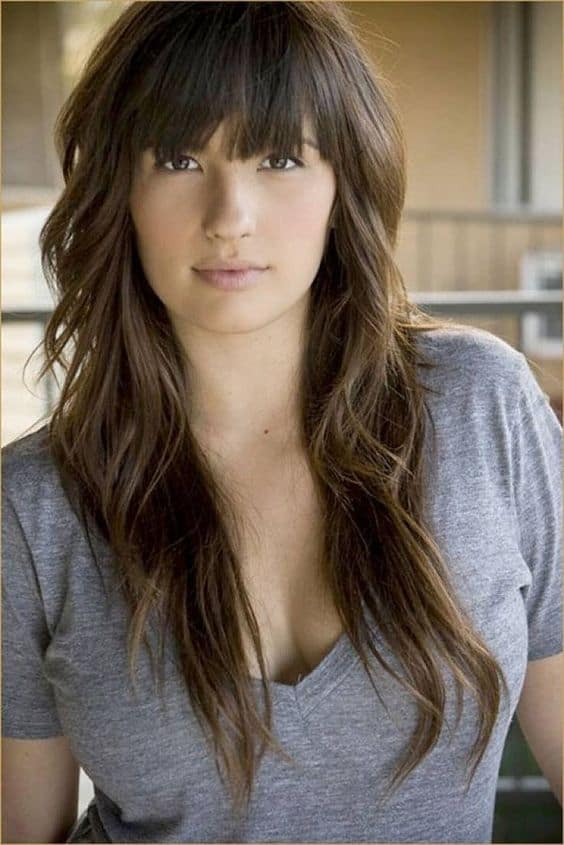 32 Long wavy haircuts for round faces Shoulder Length