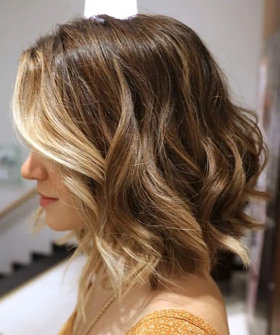 Medium Length Wavy Hairstyles with Highlights