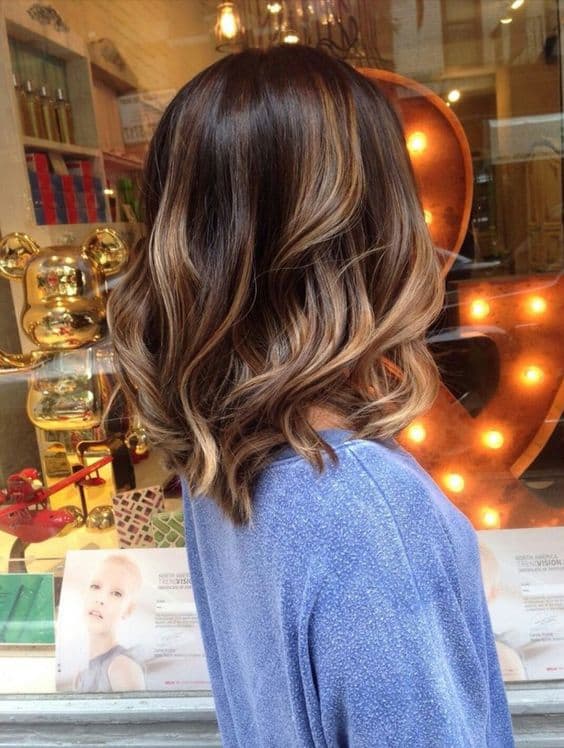 Shoulder length haircut with brown layers
