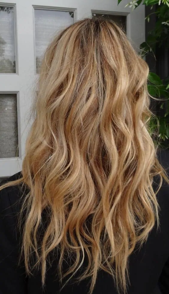 Soft Layered blondes beiges with goldens and platinum Highlights