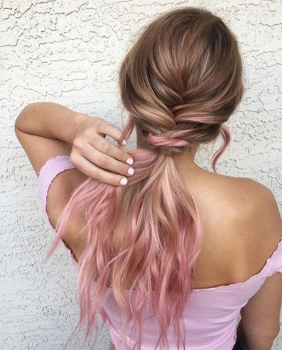 women haircuts short wavy pink color