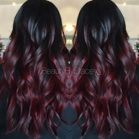9+ Christmas Hair - Black Red Wavy Long Hairstyles